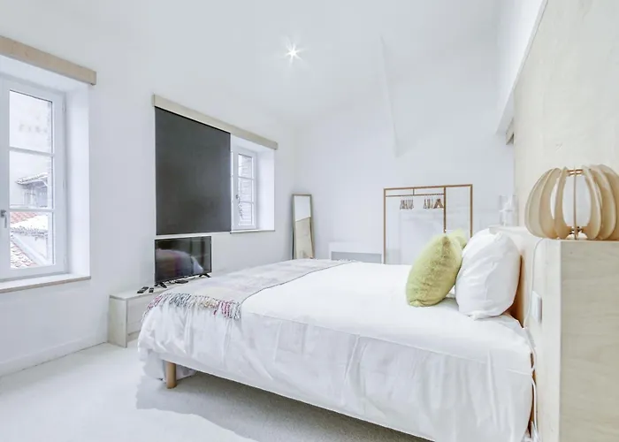 Holiday home Un Air De - Au Coeur De La Cite Medievale Billomoise *